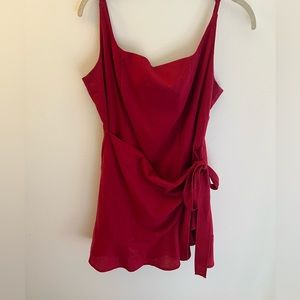 Size large but fits like a small/medium. I am 5”5 130lbs